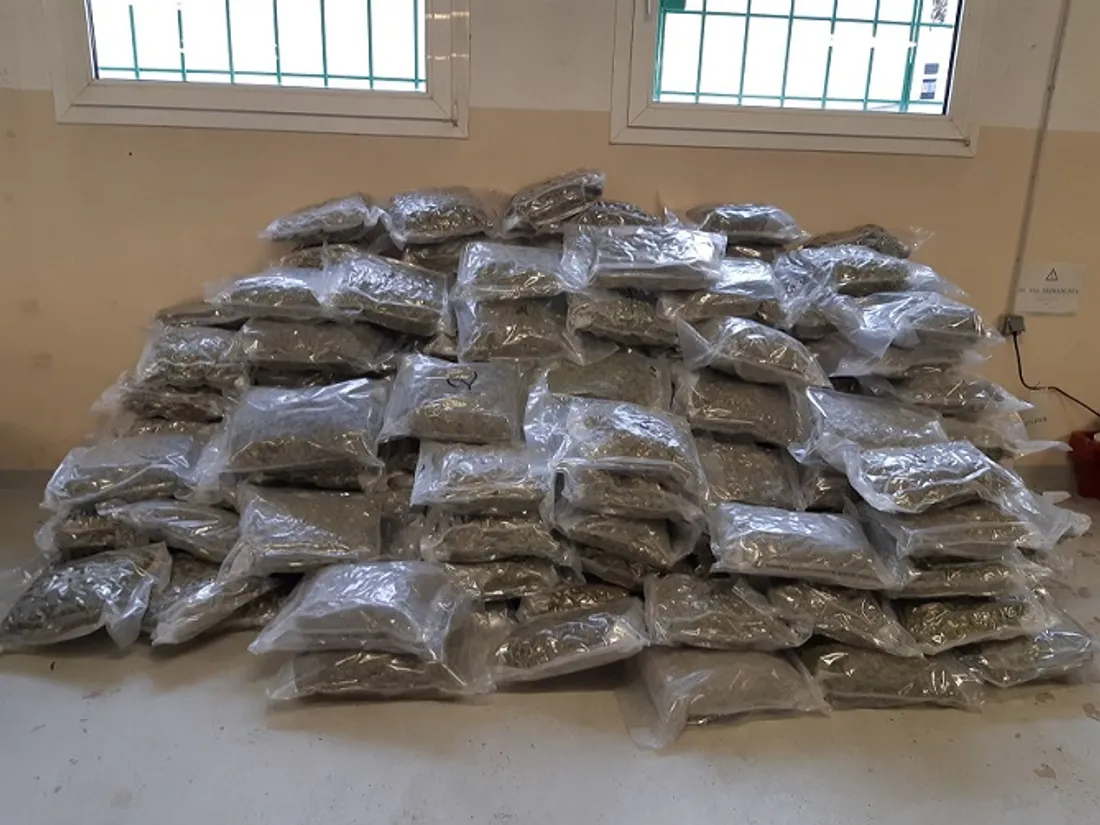 Au total, 279 kg d’herbe de cannabis et 150 kg de résine de cannabis ont été saisis